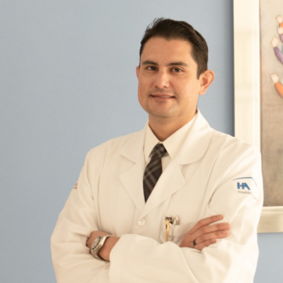Dr. Iván Romarico  González Espinoza