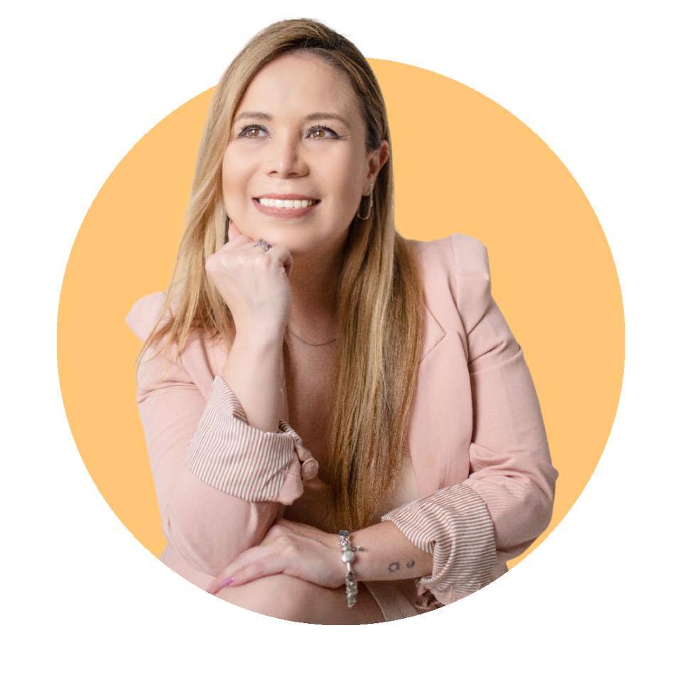 Lcda. Elizabeth Alejandra  Tabares Calderón 