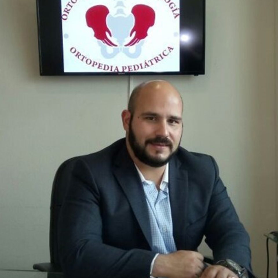 Dr. Carlos Alberto Larragoiti Ramírez